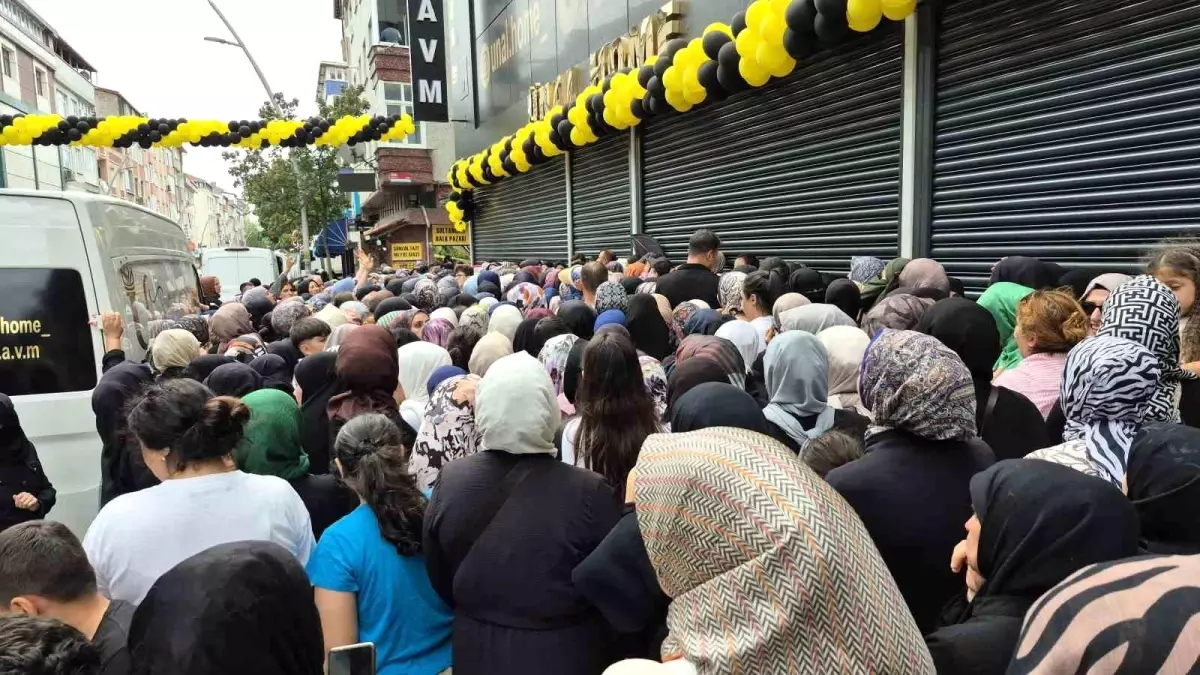 Sultangazi’de İndirim İzdihamı