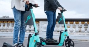 elektrikli scooter kurallari nedir kimler kullanabilir 2025 elektrikli scooter icin ehliyet hiz guvenlik kurallari BwXQQpMS.jpg