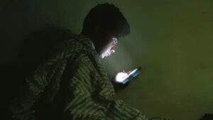 gece telefona bakanlar dikkat sessizce cokertiyor 3uy1Cr1C.jpg